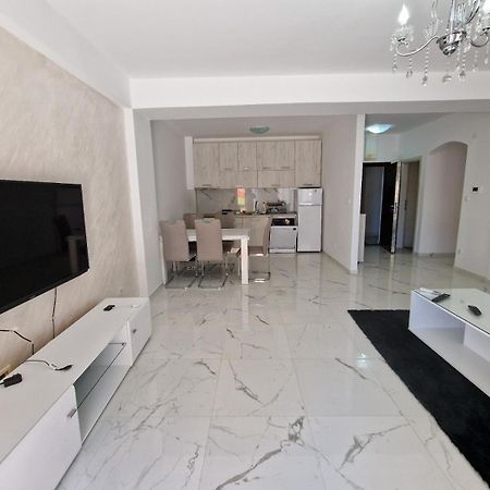 Ata Apartmani. Petrovac Екстериор снимка