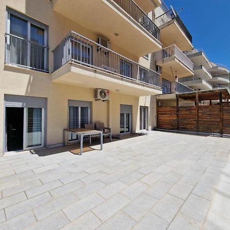 Ata Apartmani. Petrovac Екстериор снимка