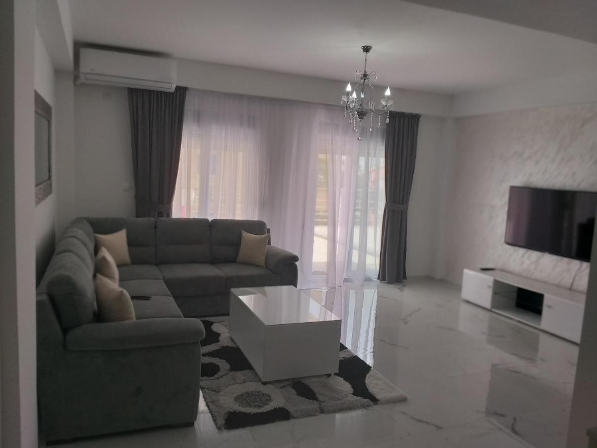 Ata Apartmani. Petrovac Екстериор снимка