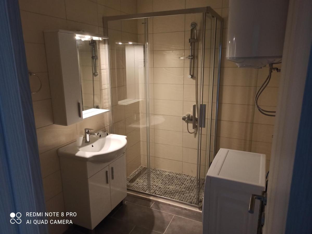 Ata Apartmani. Petrovac Екстериор снимка