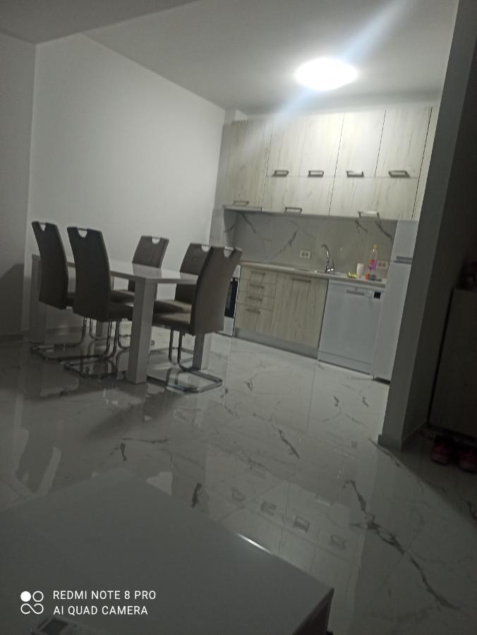 Ata Apartmani. Petrovac Екстериор снимка