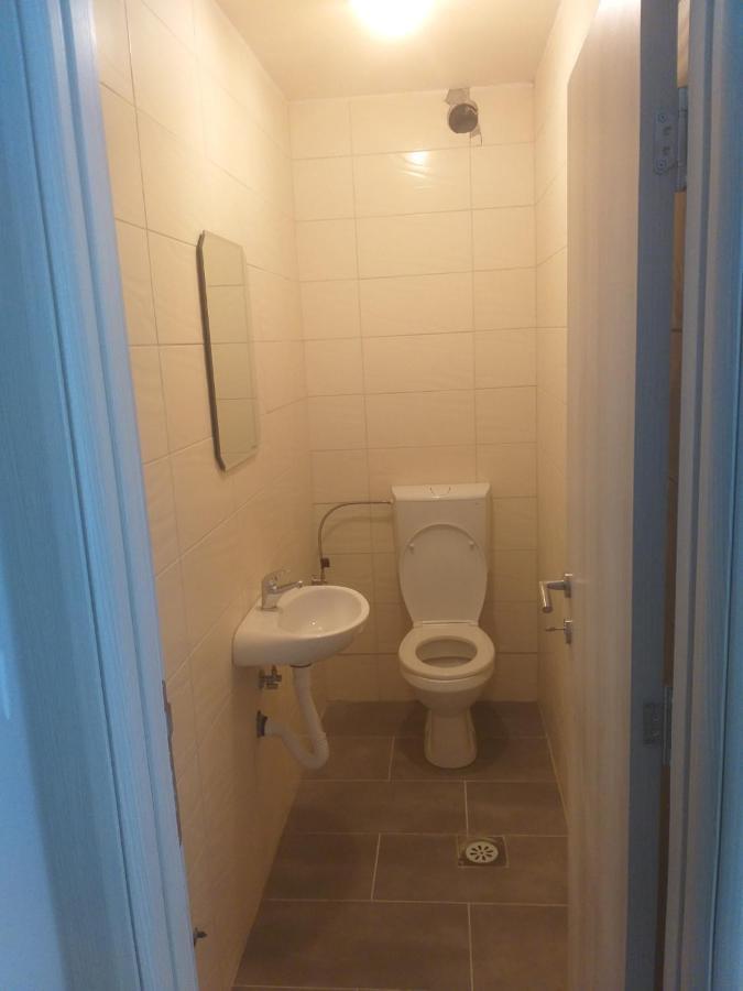 Ata Apartmani. Petrovac Екстериор снимка