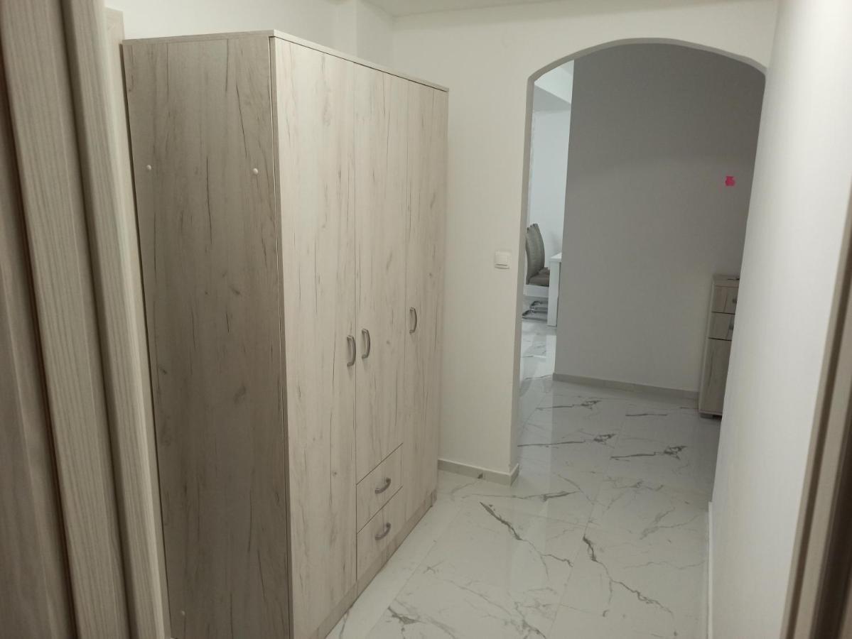 Ata Apartmani. Petrovac Екстериор снимка