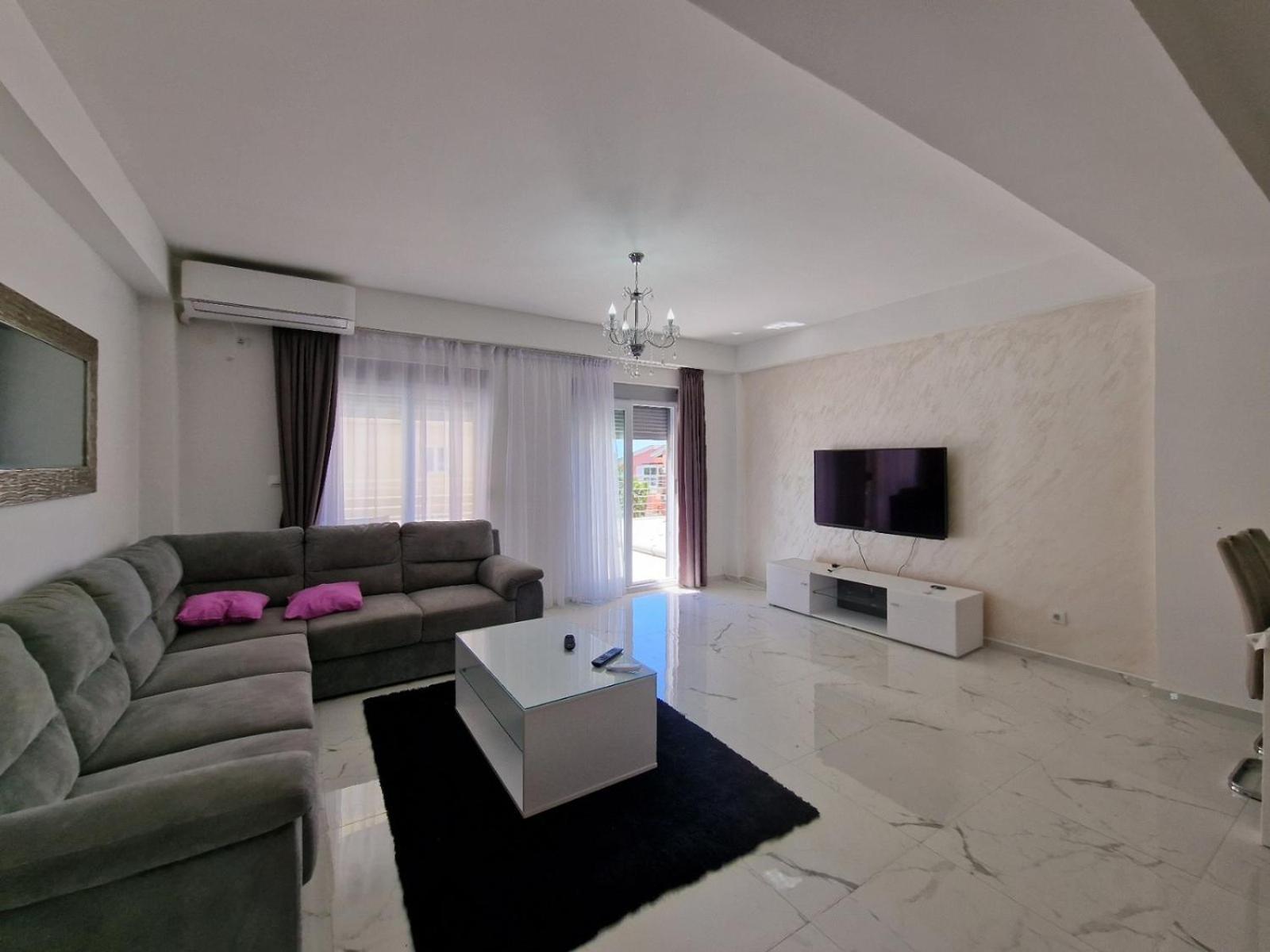 Ata Apartmani. Petrovac Екстериор снимка