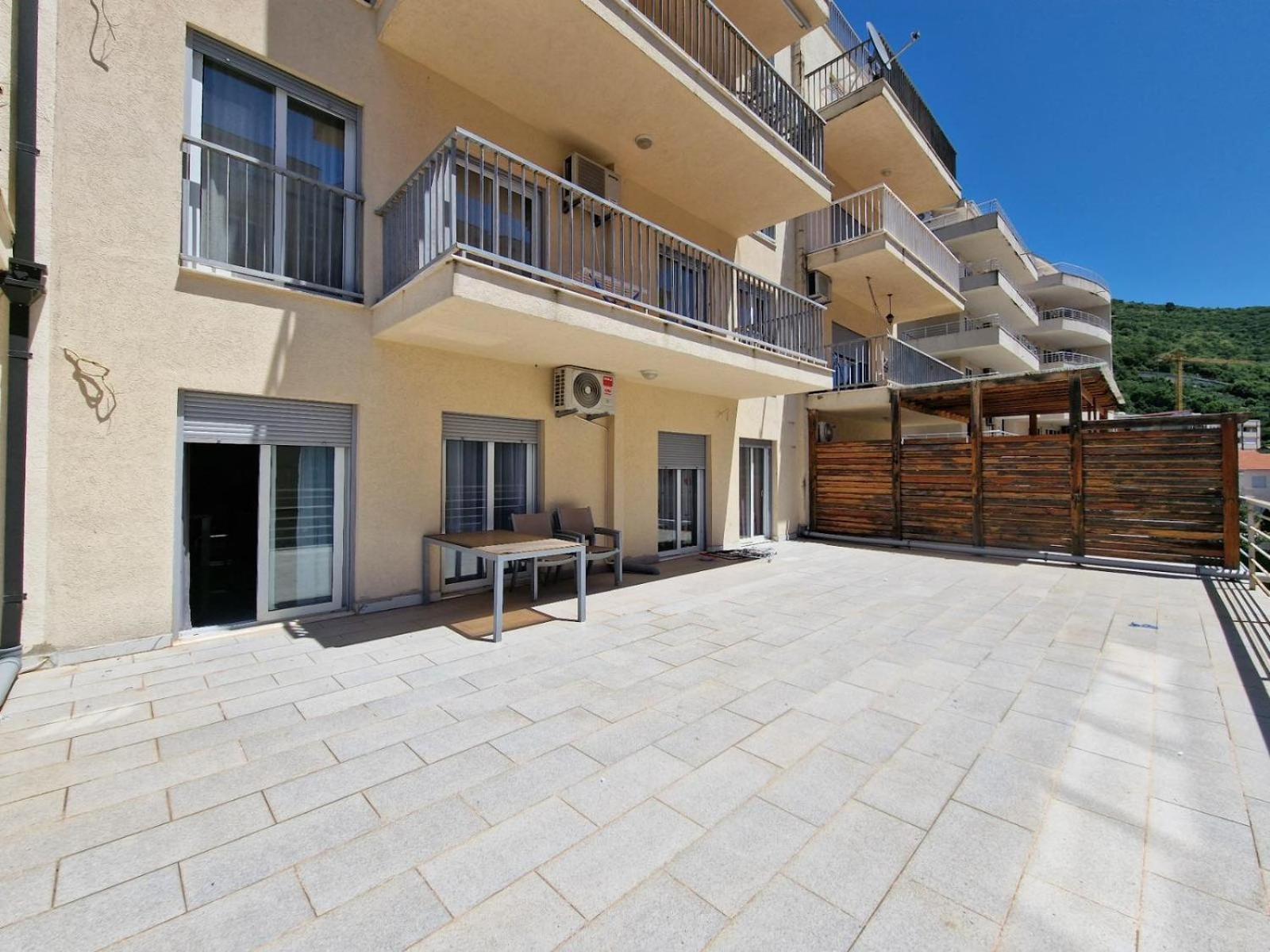 Ata Apartmani. Petrovac Екстериор снимка